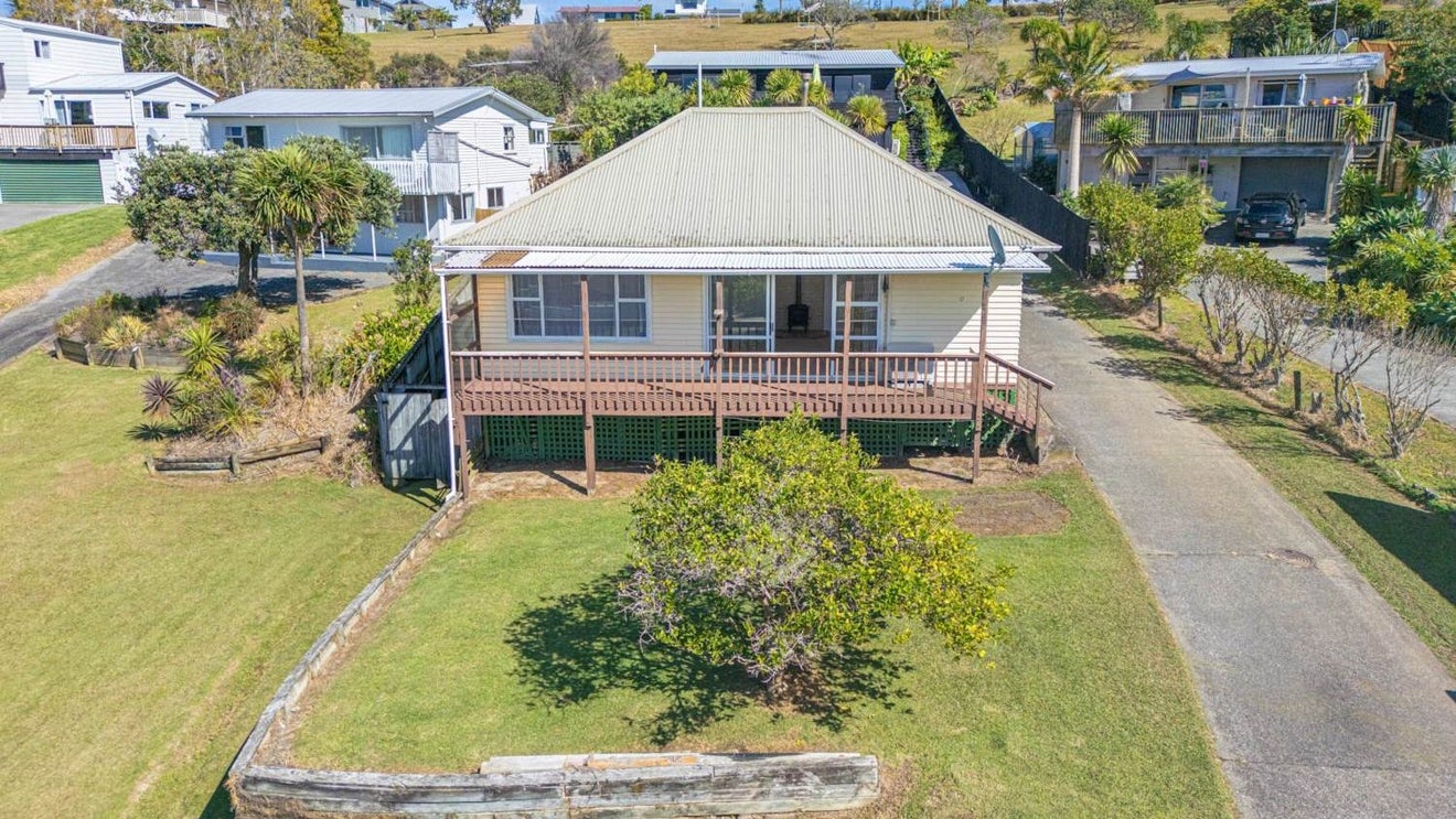 17 Everard Avenue, Army Bay, Whangaparaoa - Carousel 1