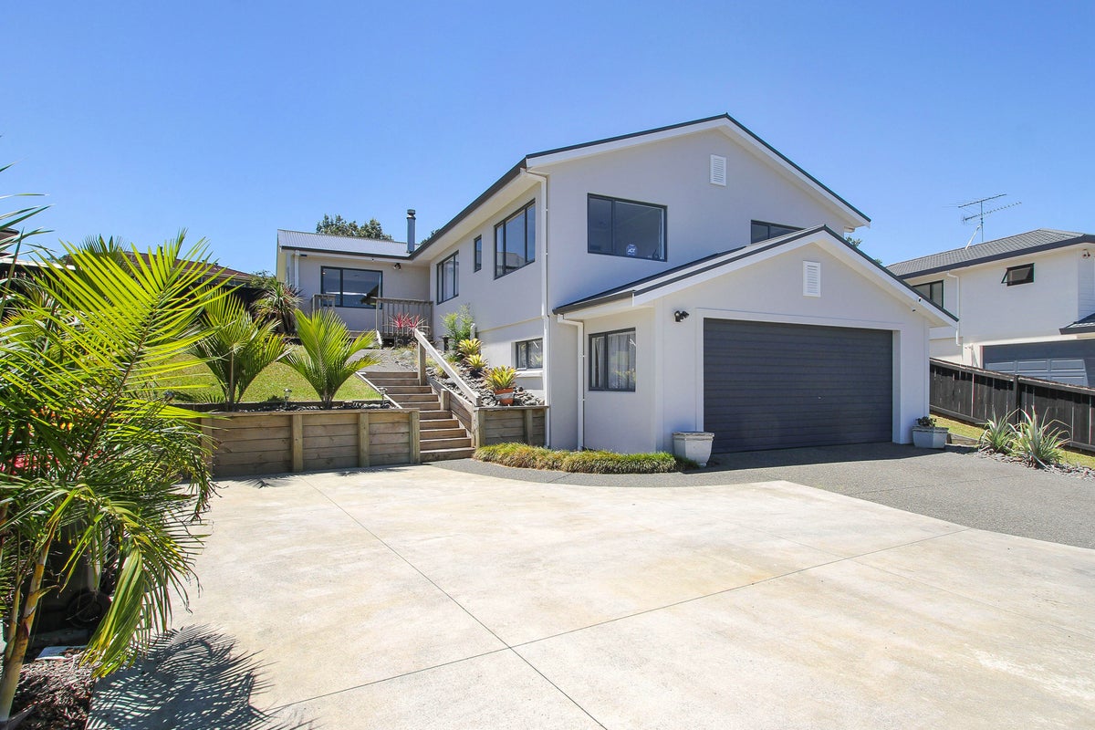 17 Donald Street, Stanmore Bay, Whangaparaoa - Carousel 1