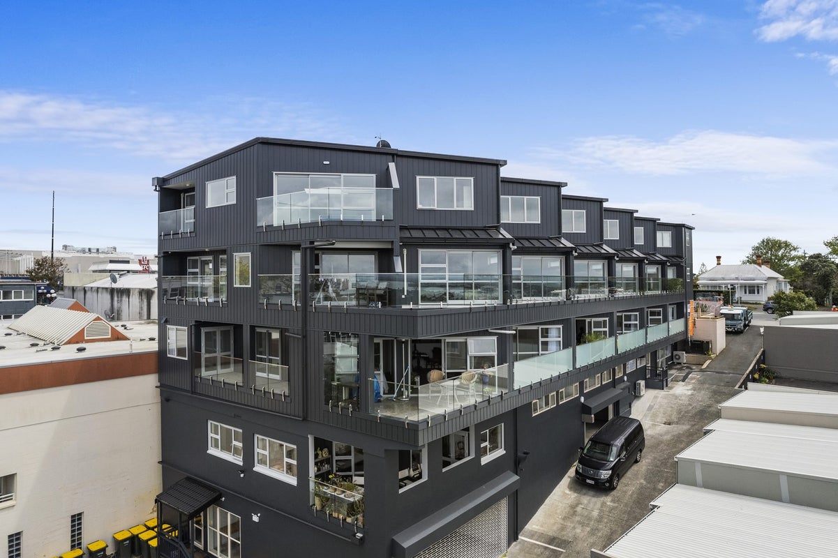 2/270 Onewa Road, Birkenhead, Auckland - Carousel 1