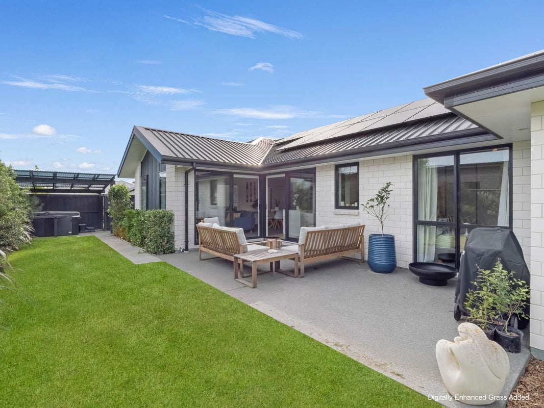 36 Oaks Drive, Lincoln, Lincoln - Carousel 1