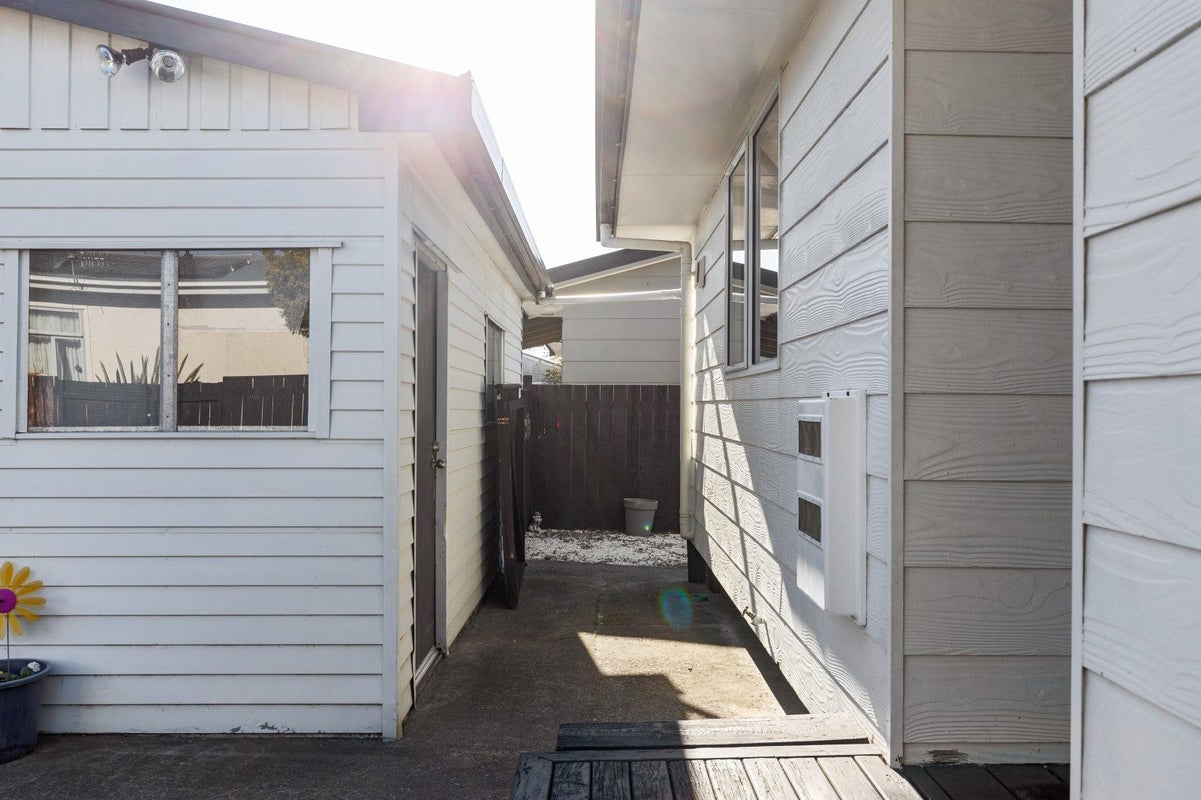 124B Roberts Line, Kelvin Grove, Palmerston North - Carousel 24
