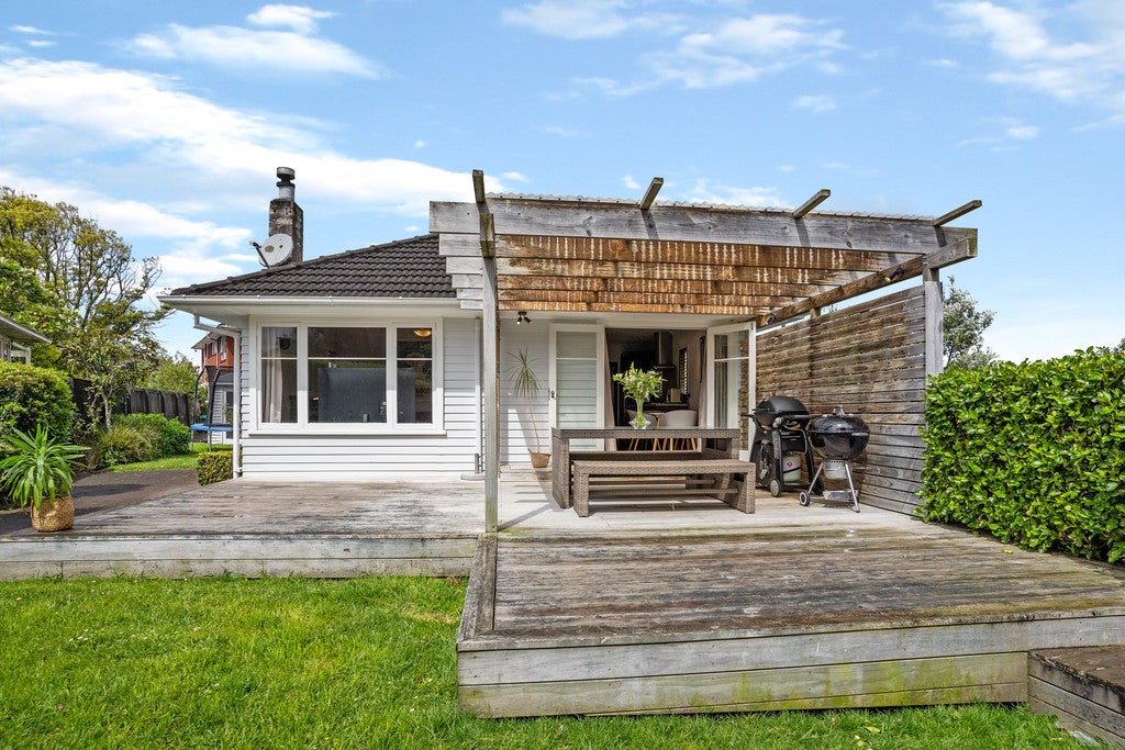 1/13 Essex Street, Te Atatu South, Auckland - Carousel 1
