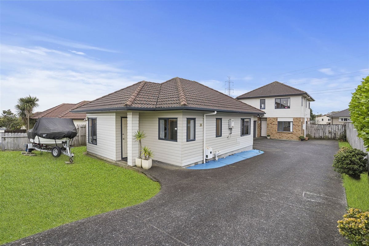 18 Carrick Glen Avenue, Flat Bush, Auckland - Carousel 2