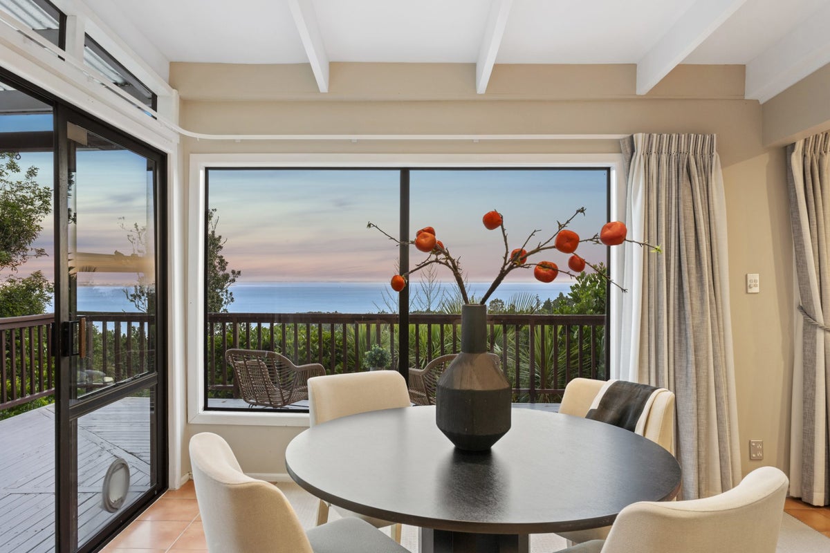 6 Otitori Bay Road, Titirangi, Auckland - Carousel 2