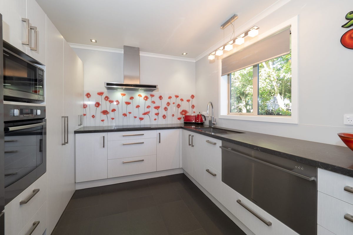 40 MALDON STREET, CHERTSEY, ASHBURTON - Carousel 1