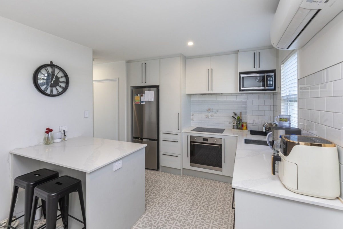 10 Burke Street, Addington, Christchurch - Carousel 2