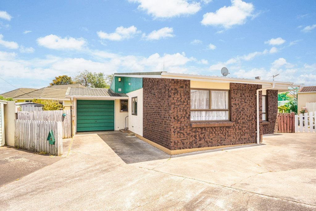 42 Tawa Street, Gonville, Whanganui - Carousel 1