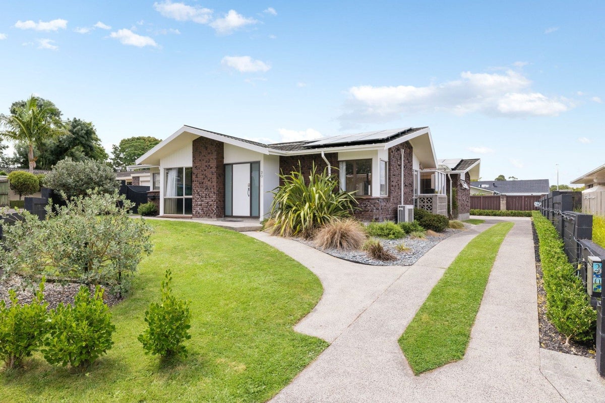 20 Hillary Street, Chedworth, Hamilton - Carousel 1
