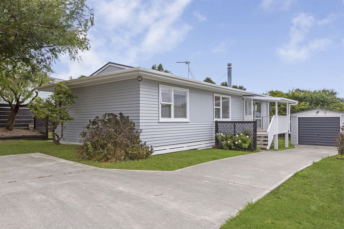406 Warspite Avenue, Ascot Park, Porirua - Carousel 1