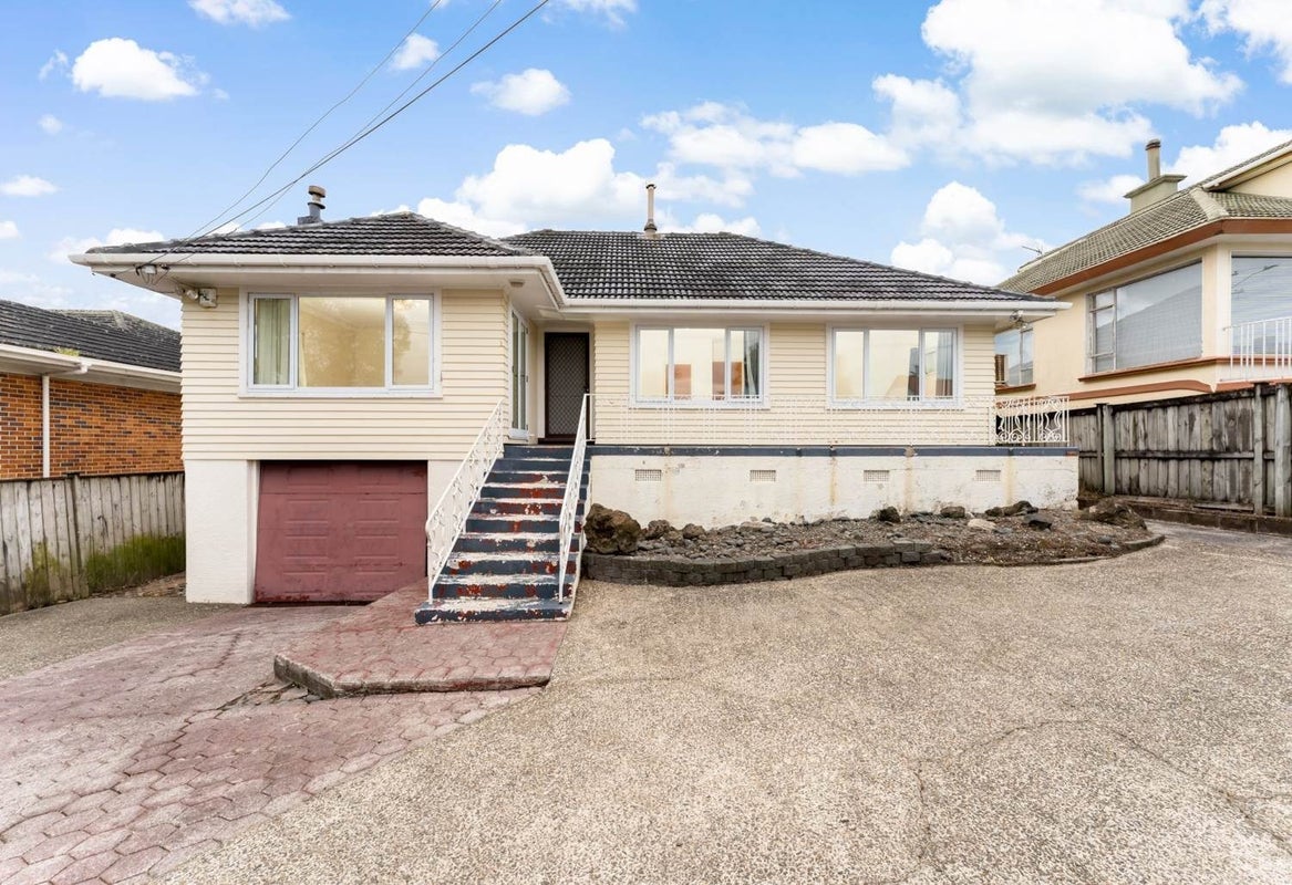 481 Hillsborough Road, Mount Roskill, Auckland - Carousel 1