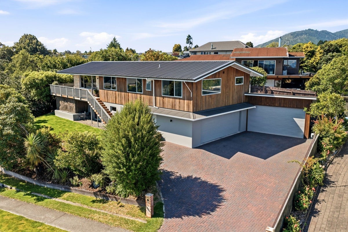 15 Beachman Grove, Hilltop, Taupo - Carousel 1