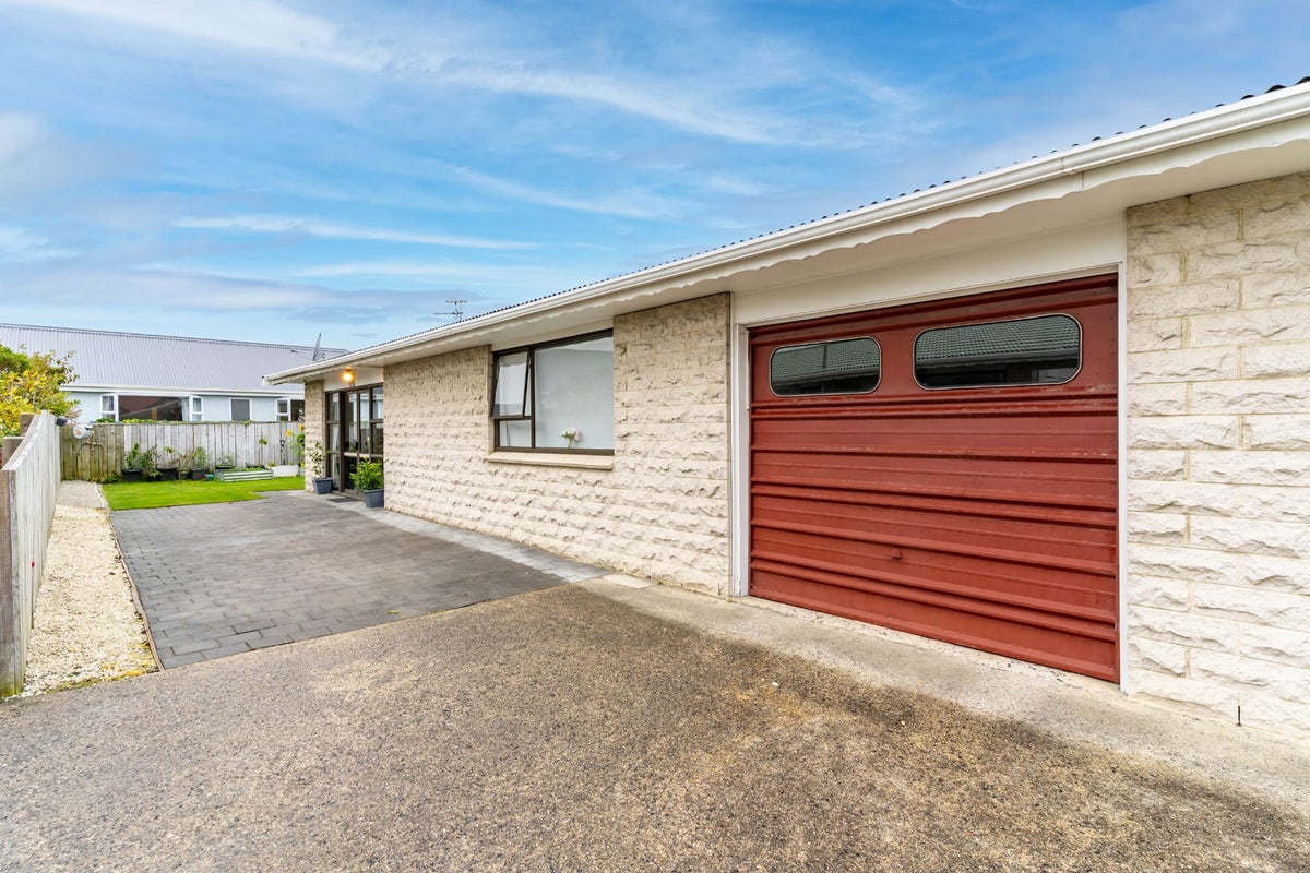 33D Tedder Street, Saint Kilda, Dunedin - Carousel 2