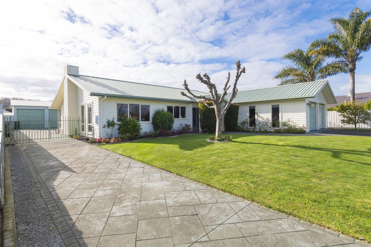 15 Margaret Place, Lytton West, Gisborne - Carousel 1