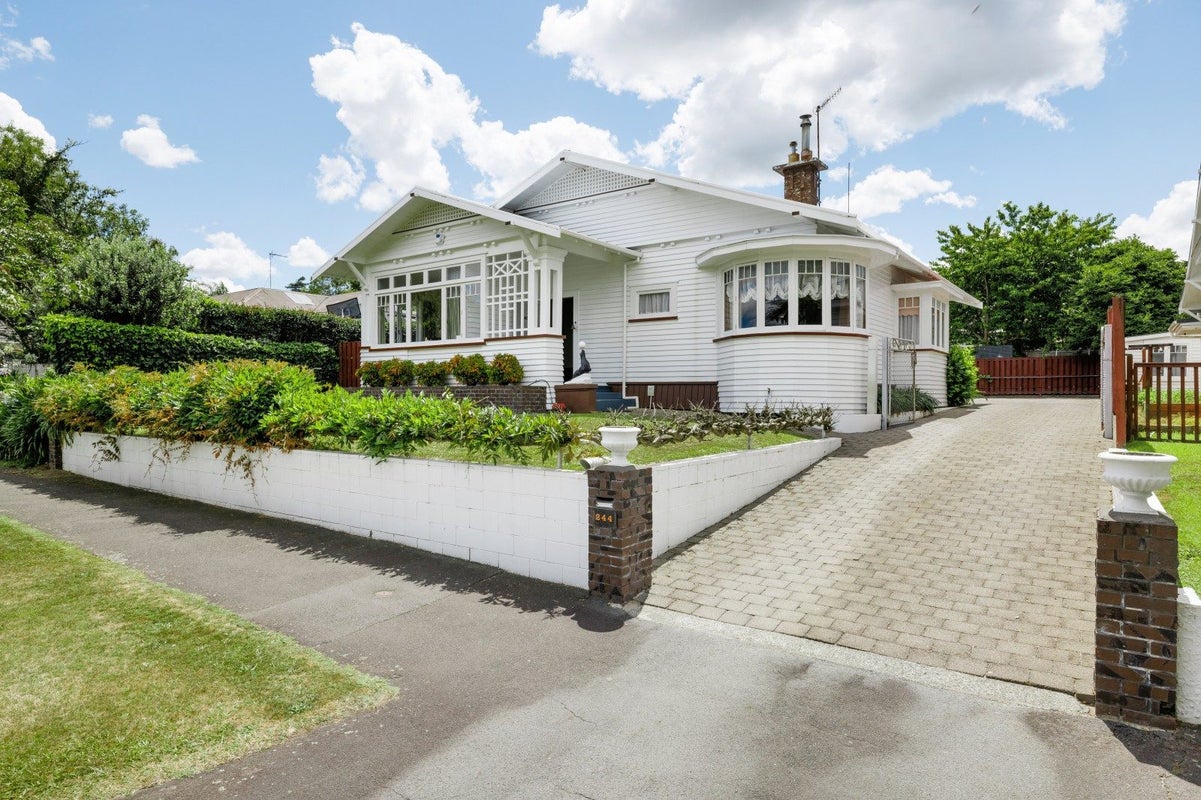244 River Road, Claudelands, Hamilton - Carousel 1