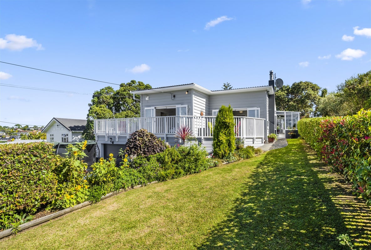 52 Woodlands Crescent, Browns Bay, Auckland - Carousel 1