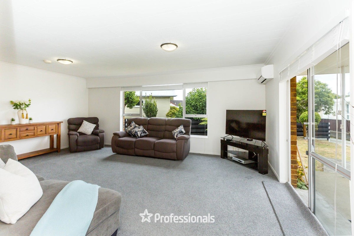 15A Bonnie Glen Crescent, Ebdentown, Upper Hutt - Carousel 2