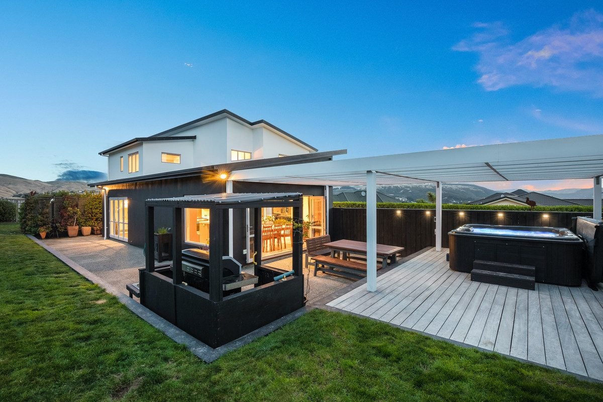 11 Nelson Avenue, Aotea, Porirua - Carousel 1