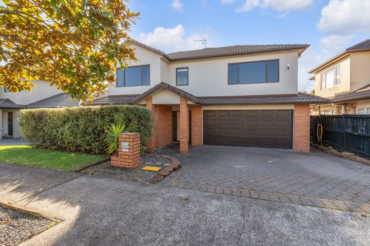 4 Bridgefield Crescent, Flat Bush, Auckland - Carousel 2