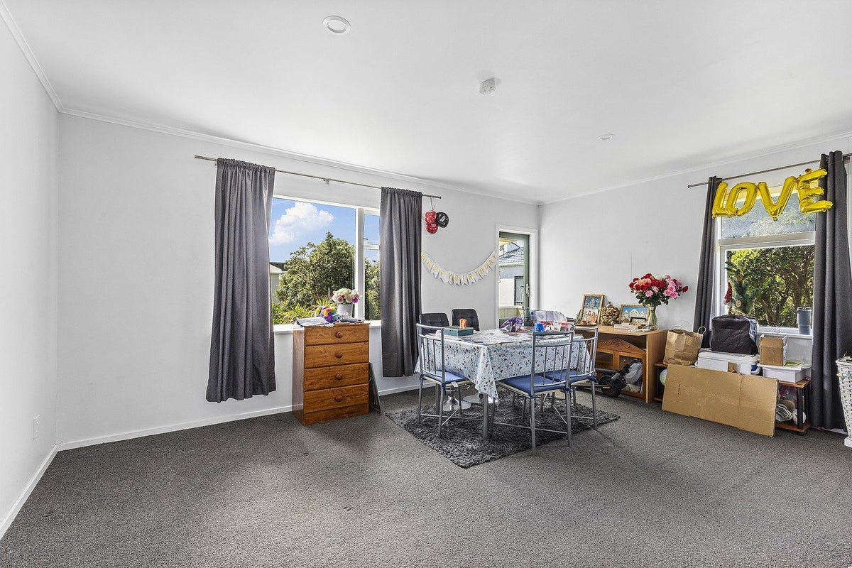 1/139 Queens Drive, Lyall Bay, Wellington - Carousel 2