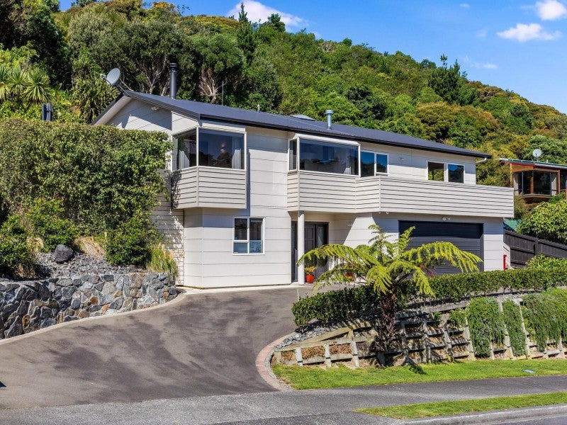 8 The Crowsnest, Whitby, Porirua - Carousel 1