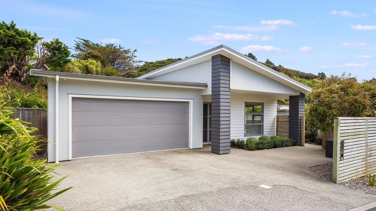 6 Shoal Place, Whitby, Porirua - Carousel 1