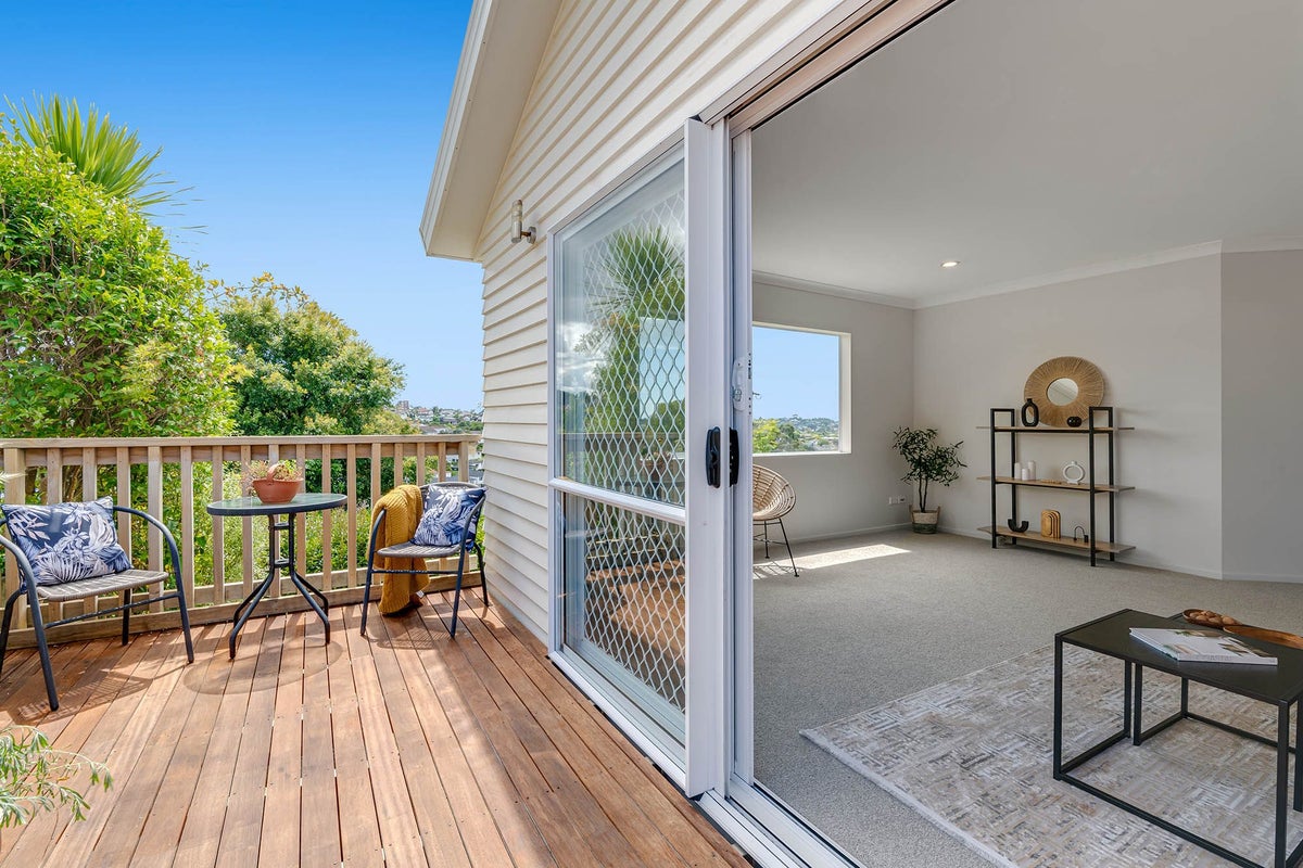 5/8A Target Road, Totara Vale, North Shore City - Carousel 2