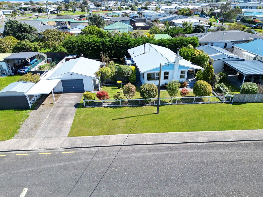 4 Queen Street, Foxton Beach, Foxton - Carousel 1