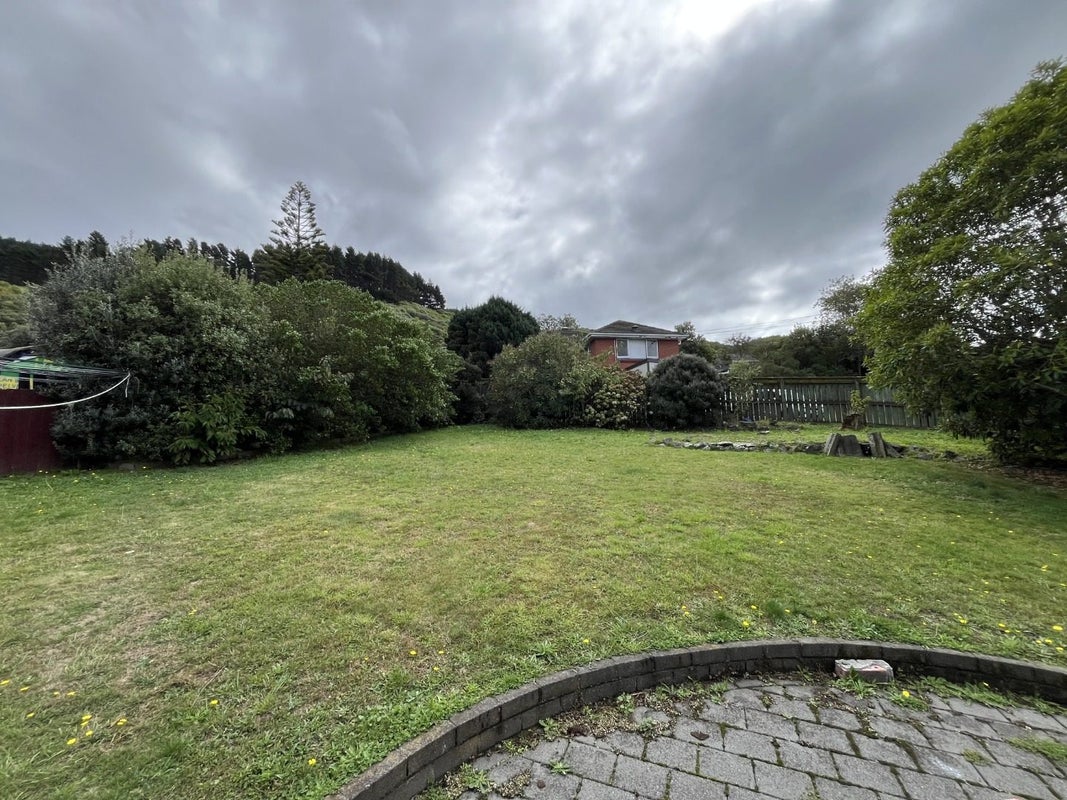 5 Wakefield Terrace, Tawa, Wellington - Carousel 11