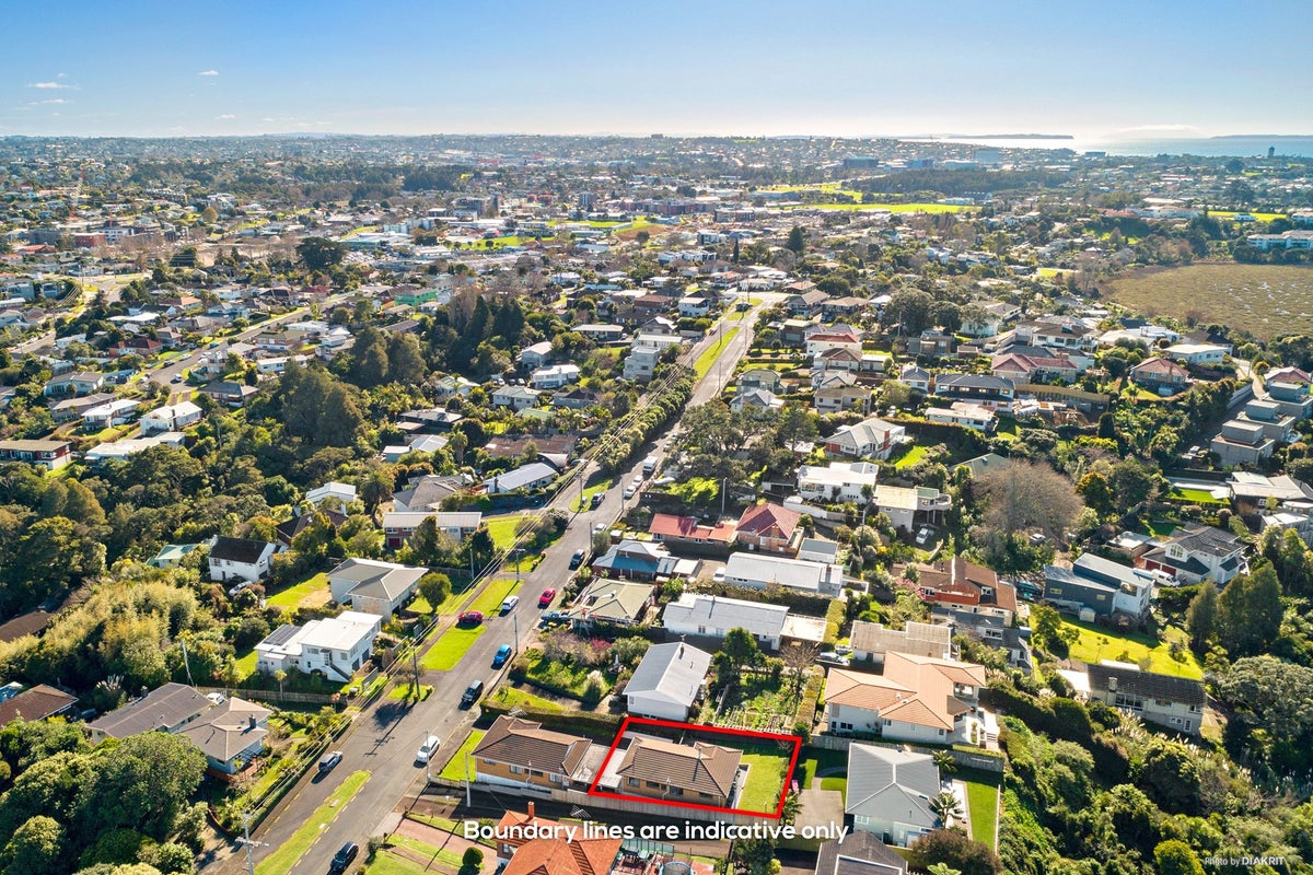 2/42 Howard Road, Northcote, Auckland - Carousel 20
