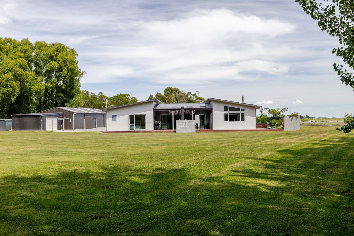 299 Reid Line, BUNNYTHORPE - Carousel 2