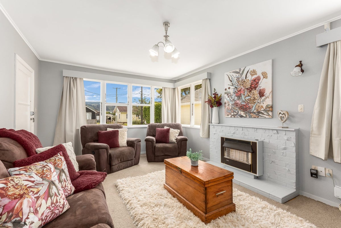 13 McCurdy Street, Elderslea, Upper Hutt - Carousel 2
