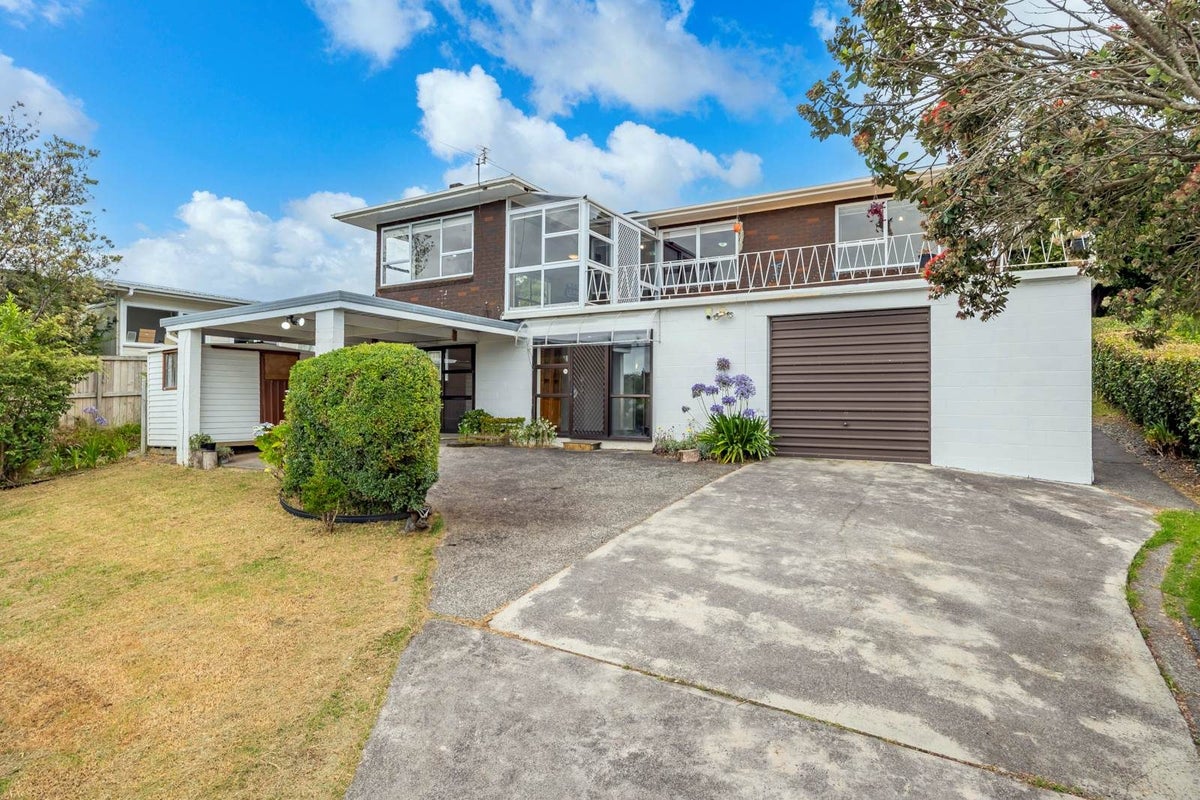 14 Waverley Avenue, Glenfield, Auckland - Carousel 2