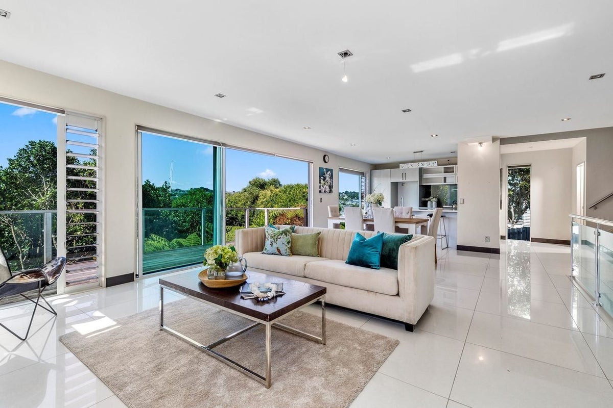 1 Paterson Mews, Browns Bay, Auckland - Carousel 2