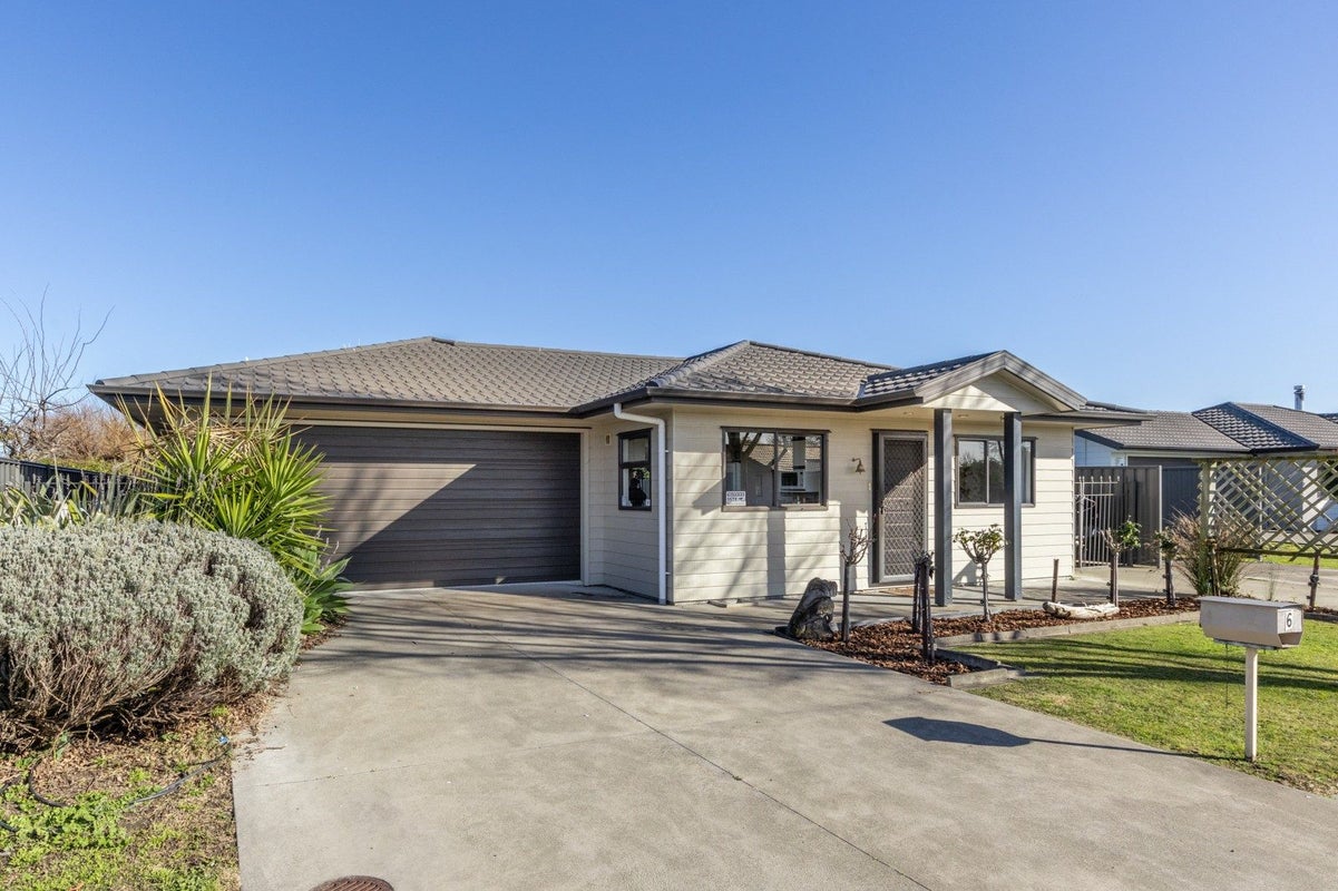 6 Chatham Mews, Flaxmere, Hastings - Carousel 12