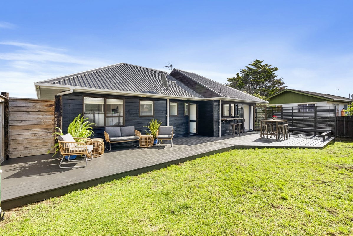 6 Darcy Place, Massey, Auckland - Carousel 1