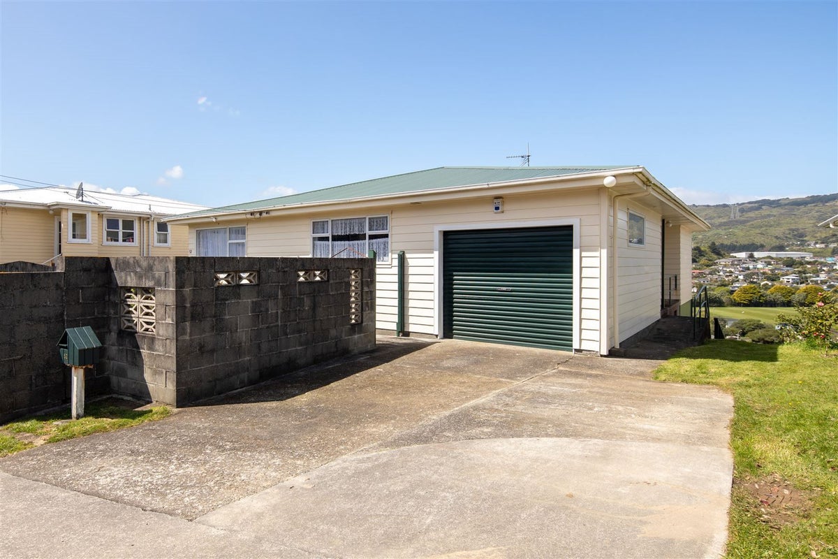 52 St Johns Terrace, Tawa, Wellington - Carousel 1