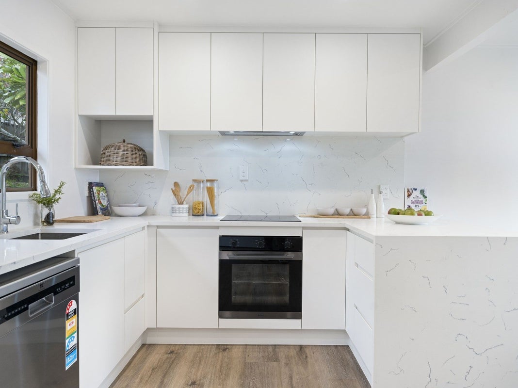 2/867 Beach Road, Waiake, Auckland - Carousel 2