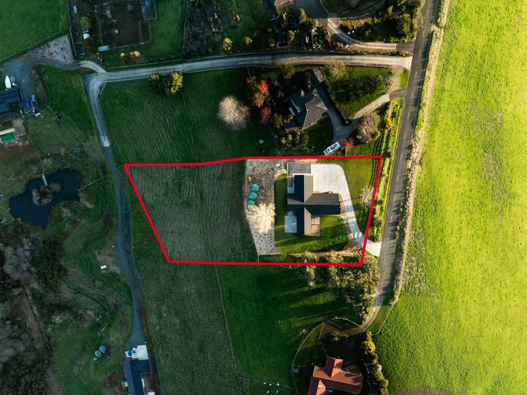 60 Lockerbie Lane, Whatawhata, Hamilton - Carousel 26