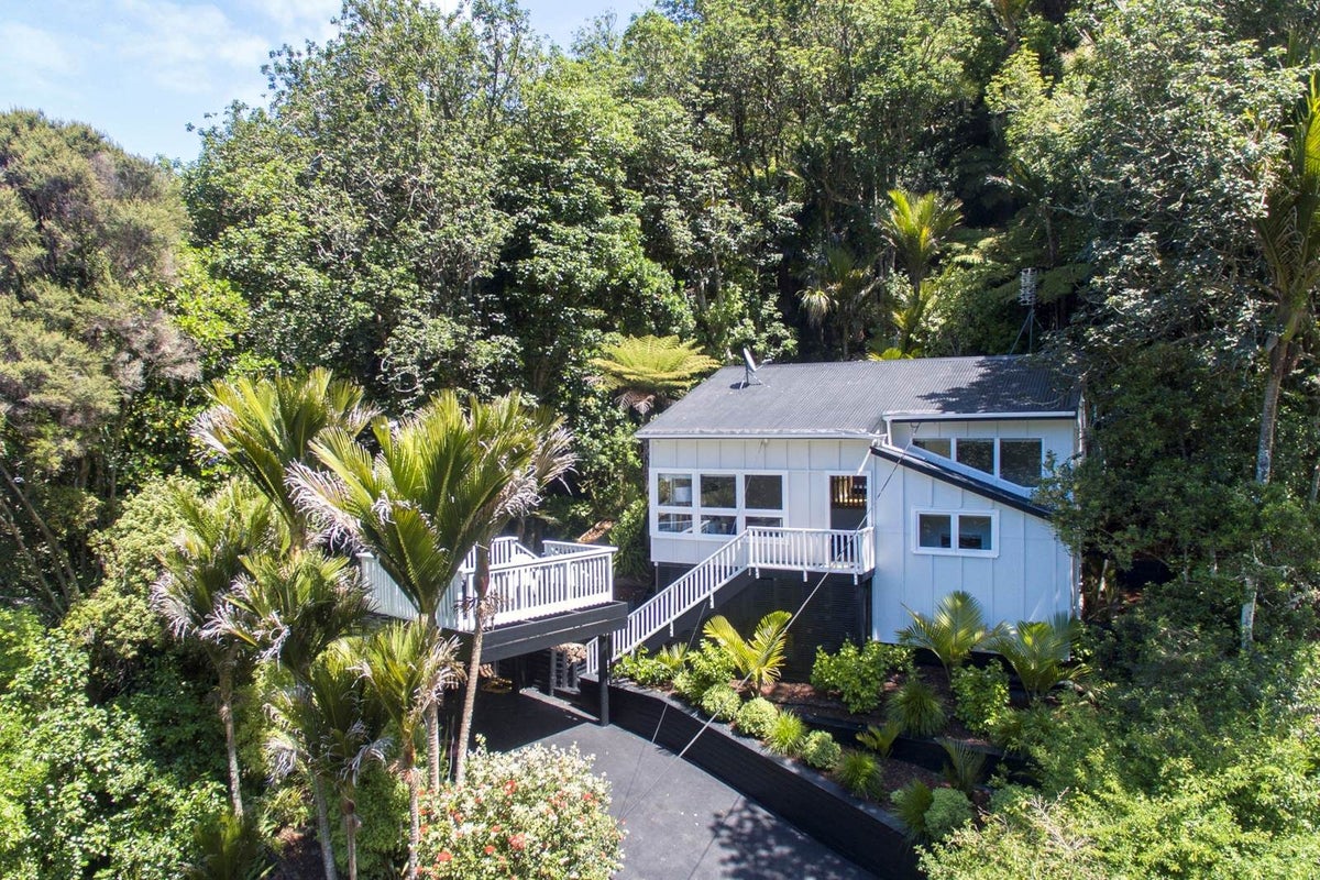 50 Wood Bay Road, Titirangi, Auckland - Carousel 1
