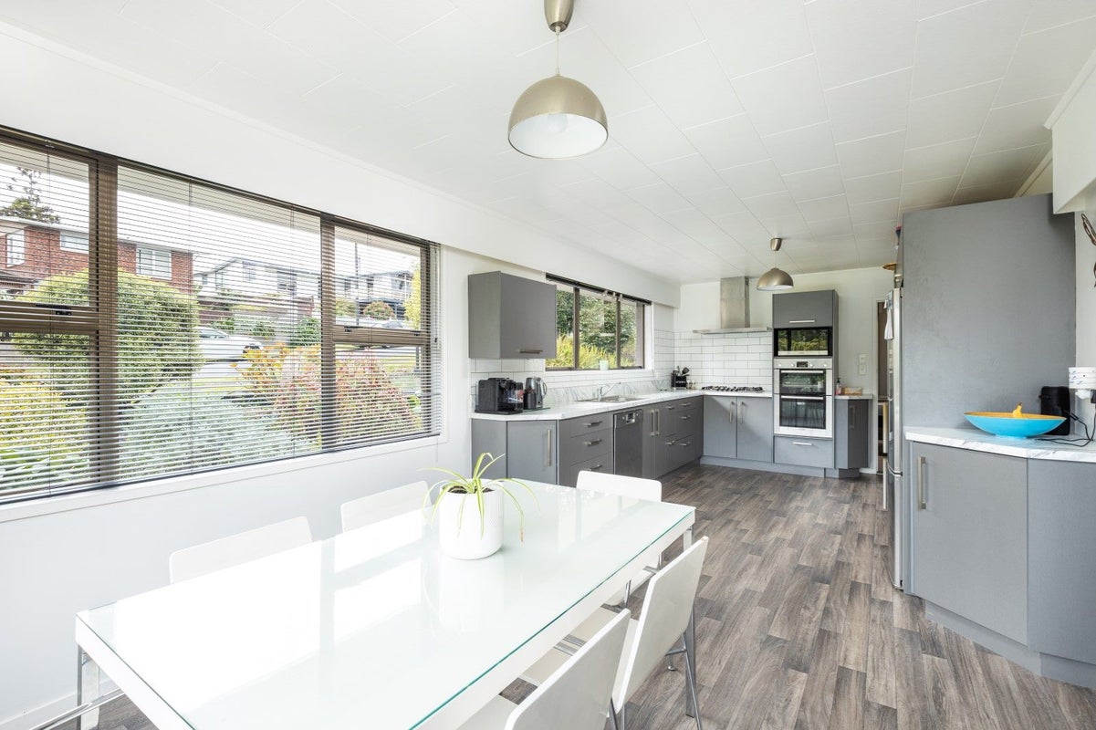 10 Nevada Drive, Merrilands, New Plymouth - Carousel 2