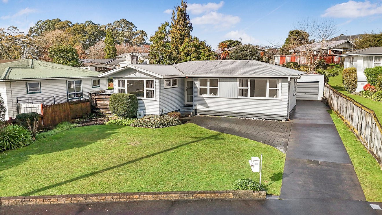 21 Manapouri Place, Glenview, Hamilton - Carousel 1
