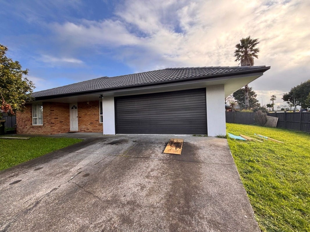 42 Michael Jones Drive, Flat Bush, Auckland - Carousel 1