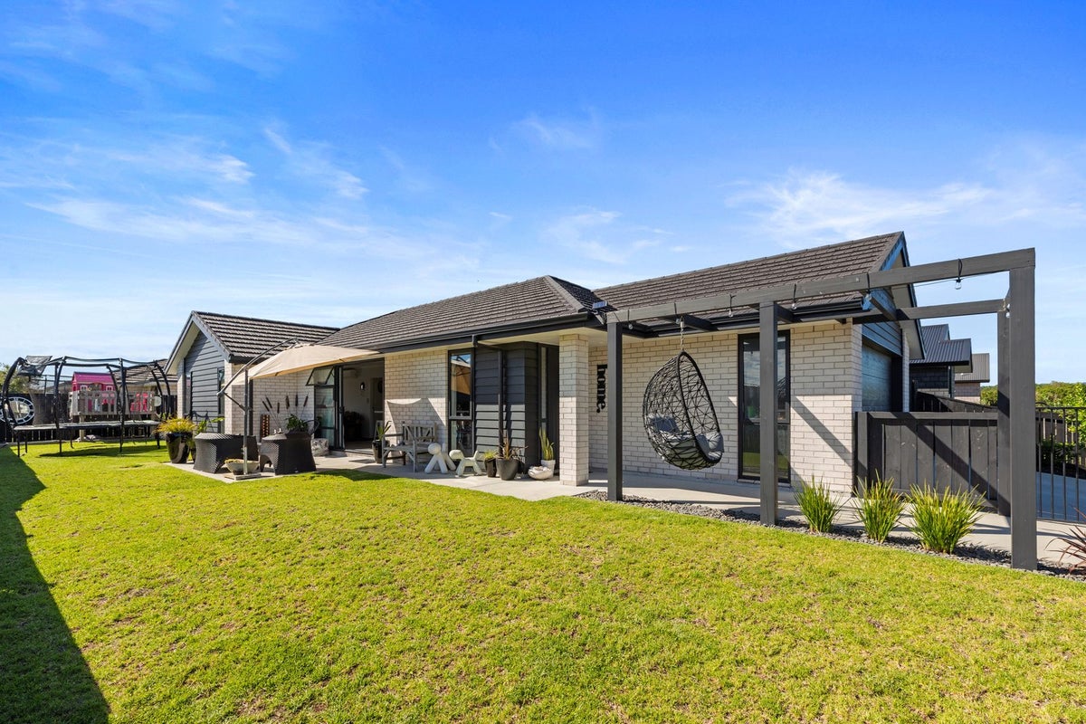 6 Coolgardie Close, Papamoa - Carousel 1