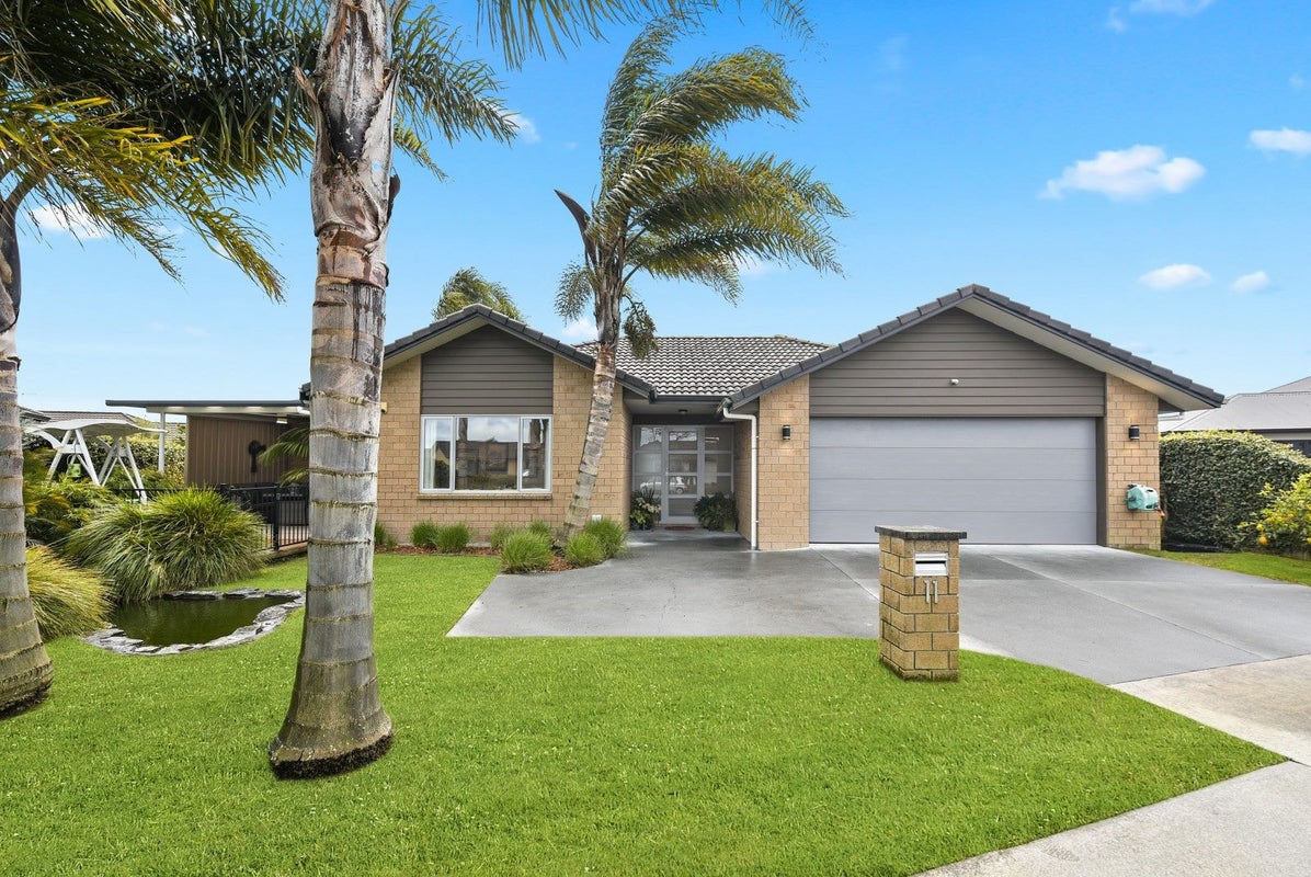 11 Watford Place, Rototuna North, Hamilton - Carousel 1