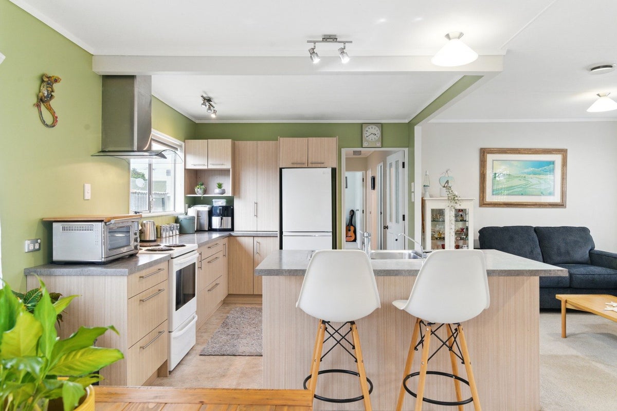 2 Kirkpatrick Place, Papamoa Beach, Papamoa - Carousel 2