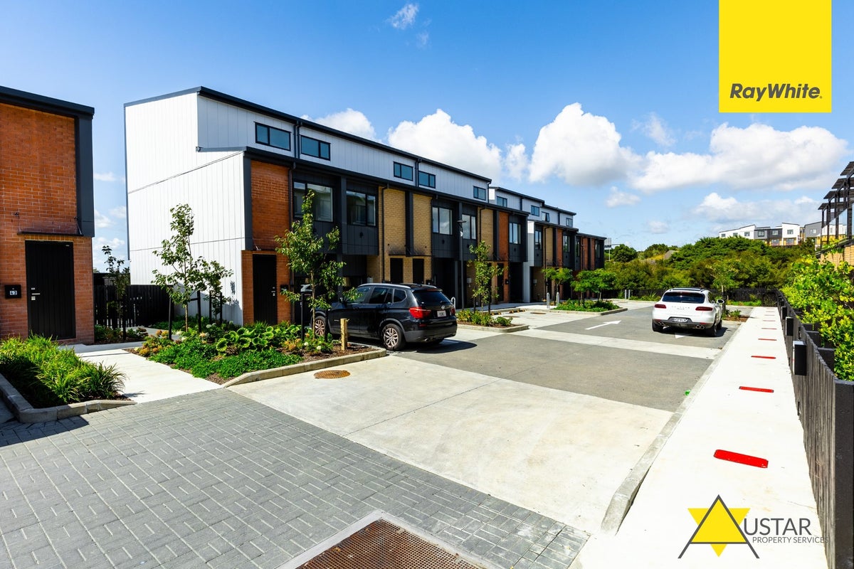 25 Parkwood Avenue, Westgate, Auckland - Carousel 1