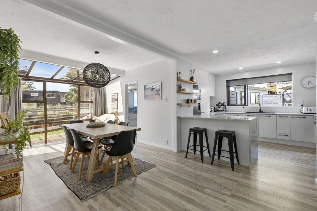 1/14 Arkles Strand, Arkles Bay, Whangaparaoa - Carousel 1