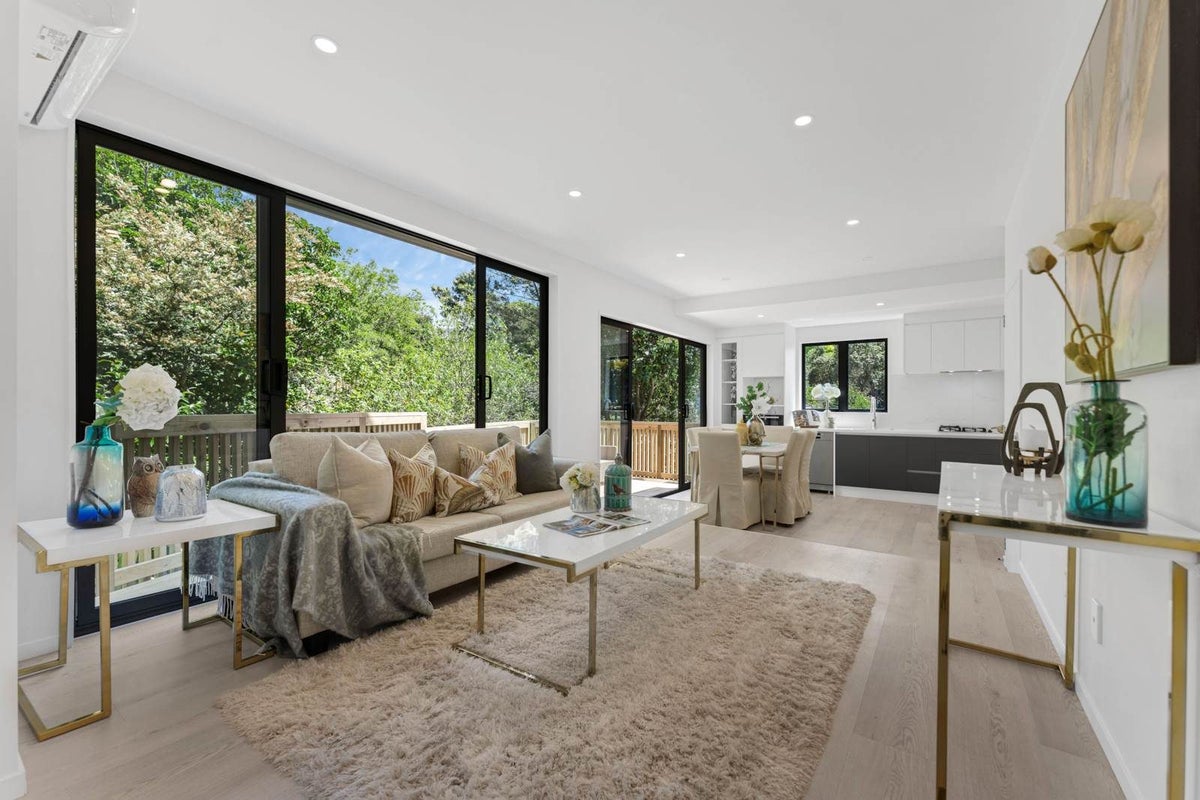 16D Downing Street, Glenfield, Auckland - Carousel 2