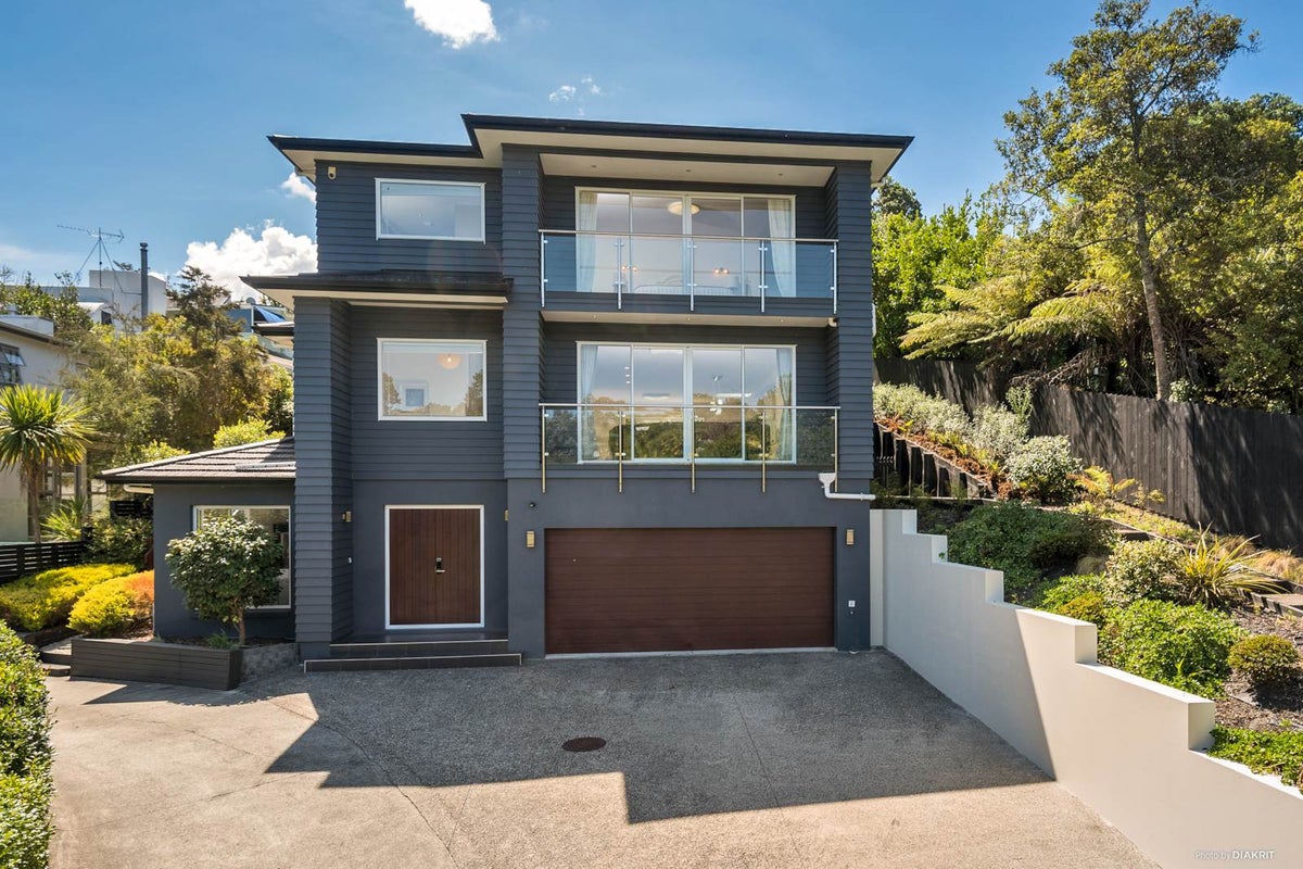 19 Kahikatea Close, Campbells Bay, Auckland - Carousel 1