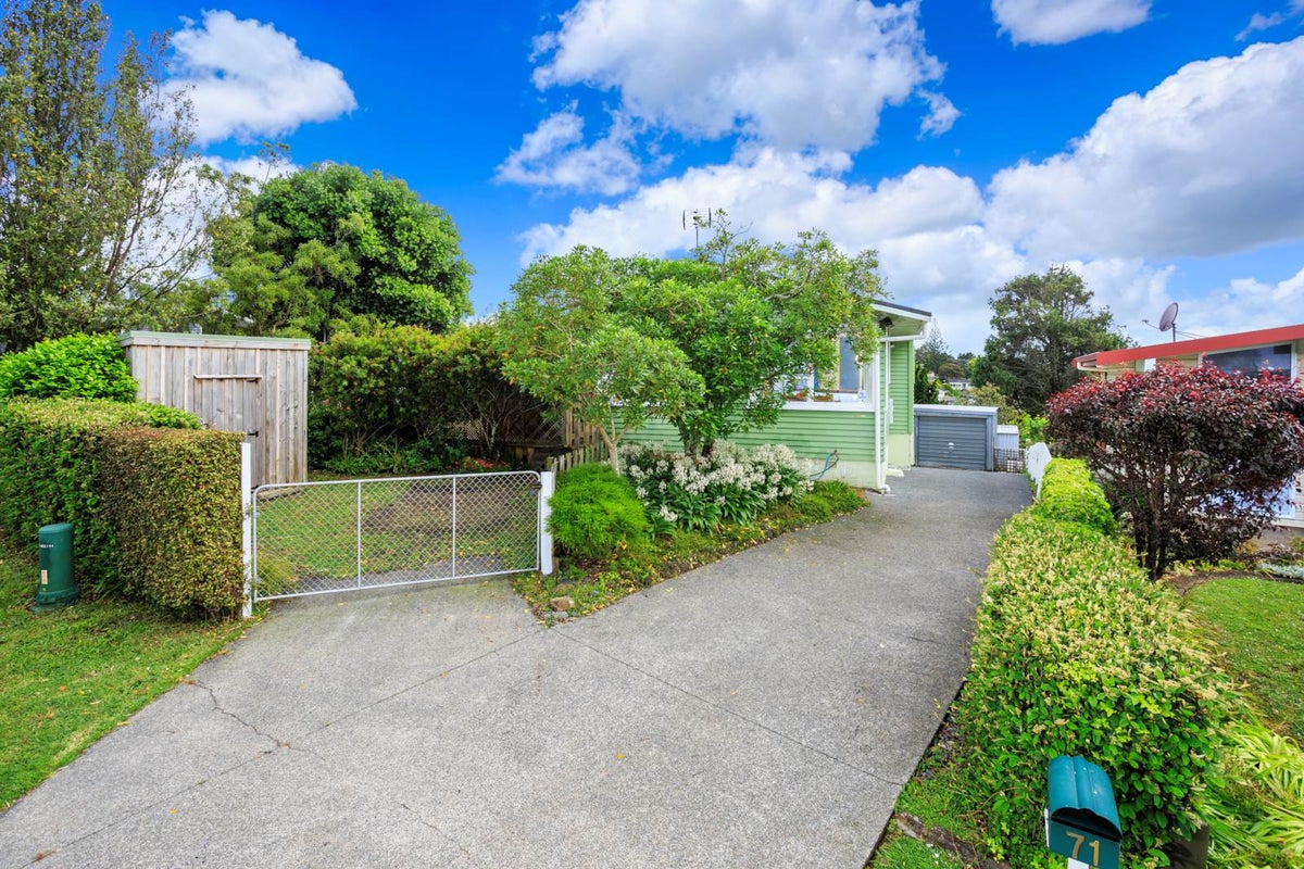 71 Juniper Road, Sunnynook, Auckland - Carousel 1